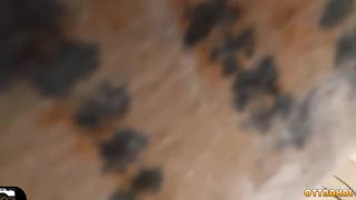 Банщик застукал мастурбирующую красотку в душе