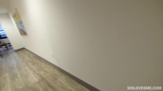 Горячая блондинка энергично трахается на камеру