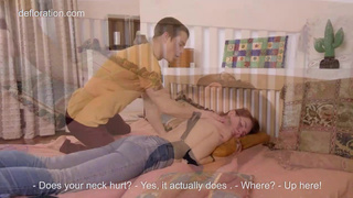 Трахает боком грудастую милашку, оприходовав её на кровати