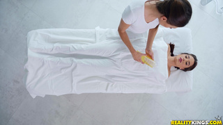 Красивое порно с участием массажиста и сексуальной клиентки