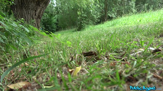 Сосет хуй в лесу у незнакомца