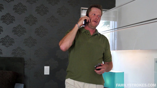 Папа лижет дочке писю после удачного развода на секс