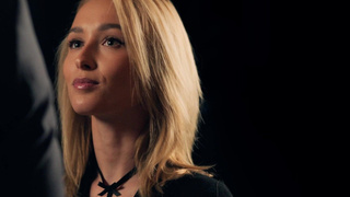 Сочные блондинки Kelly Collins и Bella Spark порвну делят большой черный член в ЖМЖ