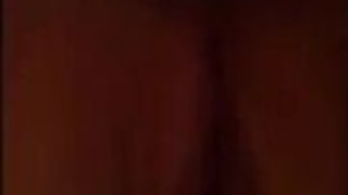 Благоверный помогает рукой