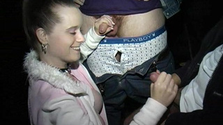 Грудастая шаболда сосет несколько вздыбленных членов