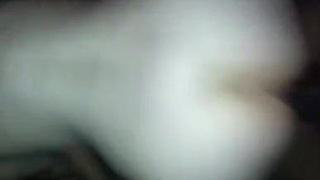 Белая худенькая тетка прыгает на черном болте негра