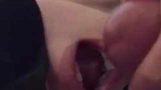 Молоденькой азиатке кончили в ротик