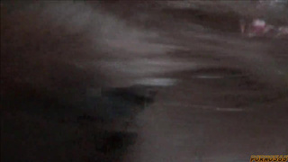 Молодая лижет яйца и сосет член парню