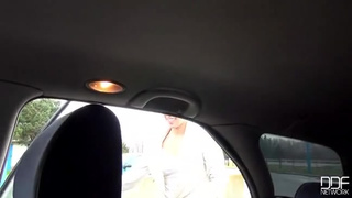 Цыпочка расплатилась за проезд нежным минетом