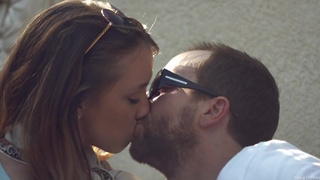 Дочка делает минет папашке