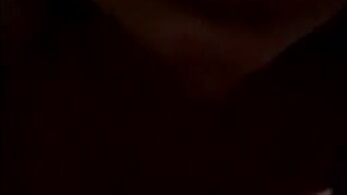 Ласкает киску пальцами	и балдеет перед веб-камерой