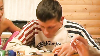 Две девки поймали пацана и развели на секс