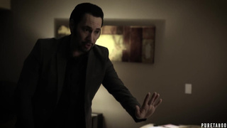 Малышка старательно отсасывает длинный хер мужика