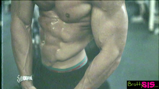 Сестра любит мужчин в форме