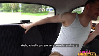 Секс в машине такси с грудастой водительницей