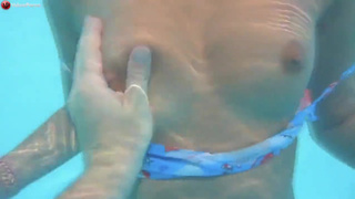 Лапает Смело Одноклассницу