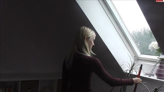 Нагнул блондинку и ебет