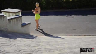 Удачный пикап блондинки с охрененной задницей