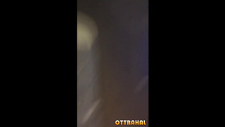 Пососала хуй в подъезде, а в половую щель дала на квартире