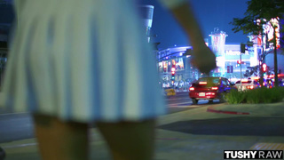 После куни завалил за щеку блондинке и выебал ее в жопу